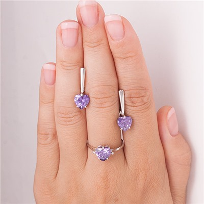 Серебряное кольцо с фиолетовым фианитом 943