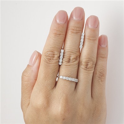 Серебряное кольцо с бесцветными фианитами - 1137
