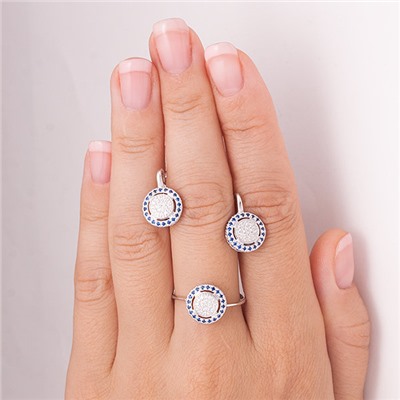 Серебряное кольцо с фианитами синего цвета 968