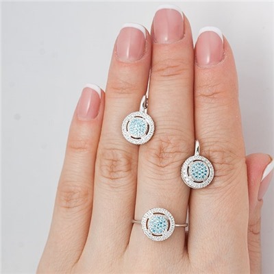 Серебряное кольцо с фианитами голубого цвета 968